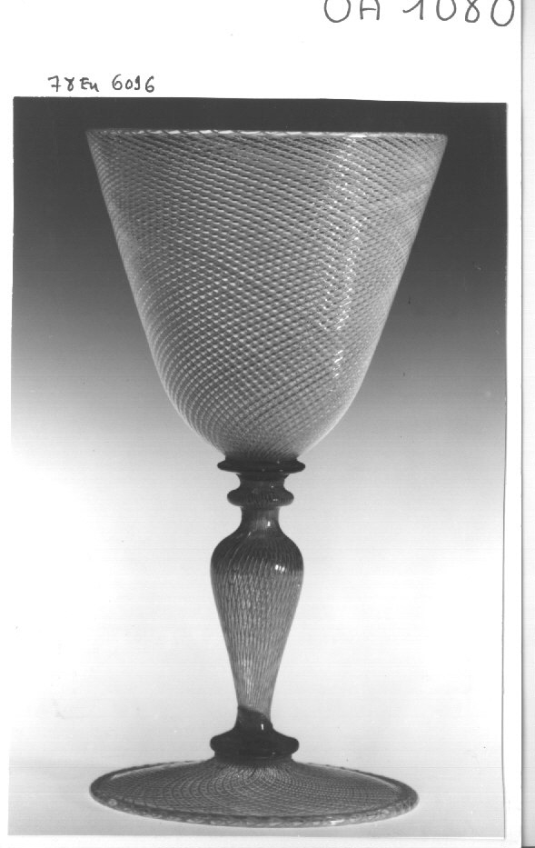 Verre à jambe