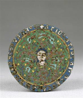 Médaillon : tête de Gorgone et inscription prophylactique au revers