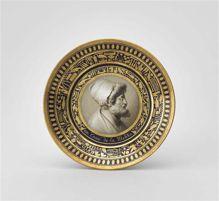 Soucoupe "Un croisé de la Mekke", du cabaret égyptien de Napoléon Ier (36 pièces), ou "cabaret du service de l'Empereur"