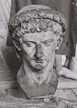© 2001 Musée du Louvre / Antiquités grecques, étrusques et romaines