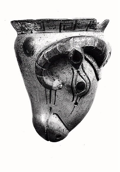rhyton ; vase plastique