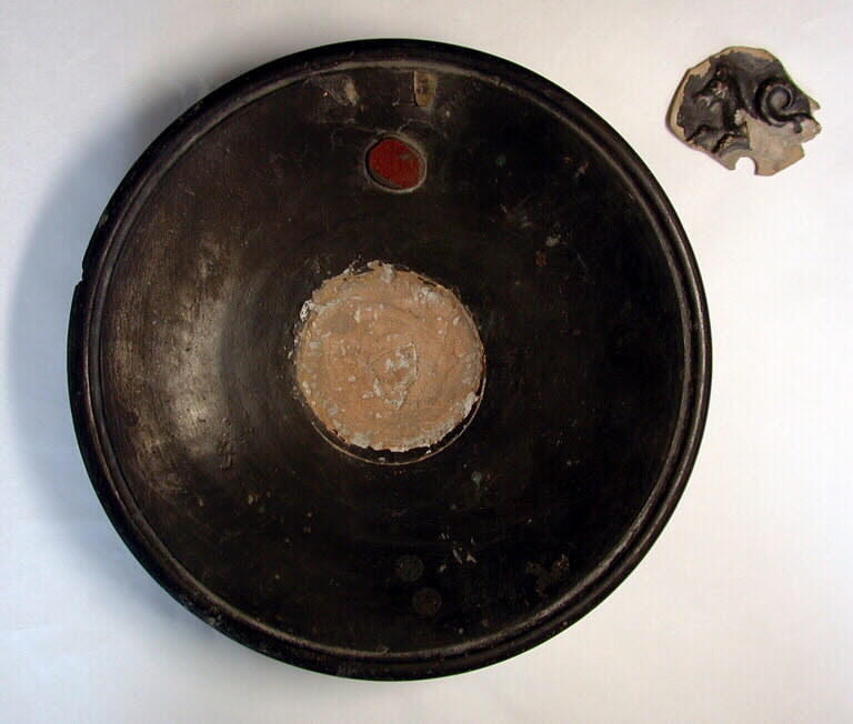 plat  ; médaillon de vase