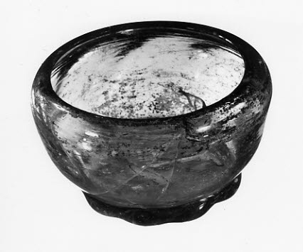 Coupelle  à paroi bombé et à bord cintré, image 2/2