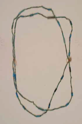 collier à 2 rangs ; perle tubulaire ; perle cylindrique annelée