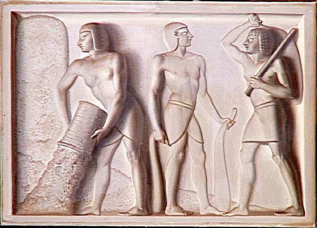 Décors de panneaux de boiserie en grisaille représentant des scènes de la vie civile égyptienne antique
