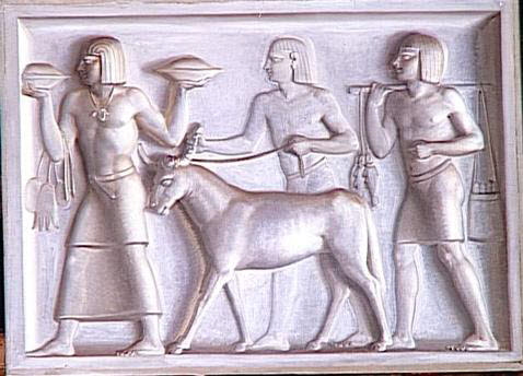 Décors de panneaux de boiserie en grisaille représentant des scènes de la vie civile égyptienne antique, image 10/11