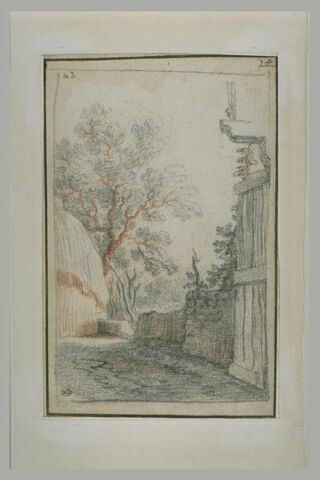 Vue d'une ruelle de village avec une meule et un arbre, image 2/2