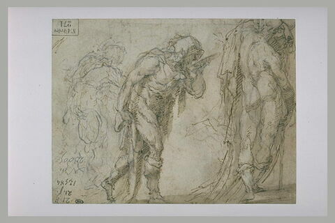 Trois hommes debout, de dos ou de profil vers la droite, image 2/2