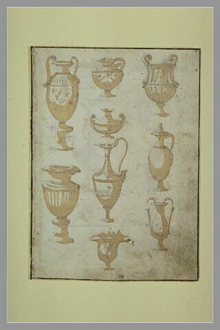 Neuf vases de formes variées, image 2/2