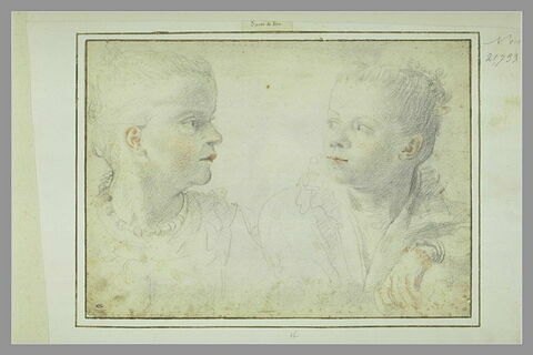 Deux adolescentes en buste, de profil et de trois quarts à gauche, image 1/1