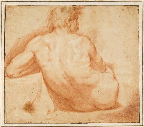 Un homme nu, assis, vu par le dos, appuyé sur le bras gauche