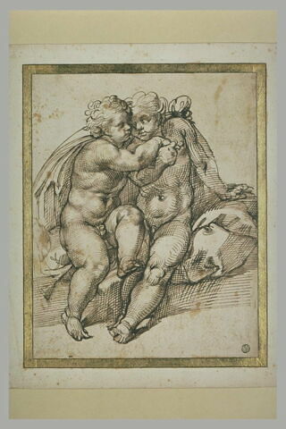 Deux figures d'enfants nus, assis, s'enlaçant et se donnant la main, image 2/2