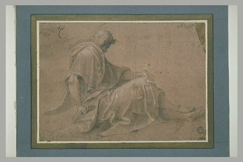 Figure d'homme assis, de profil vers la droite, image 2/2