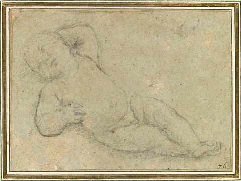 Enfant nu, endormi sur le dos, image 1/2