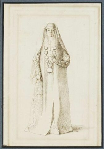 Femme drapée, en costume oriental, de face