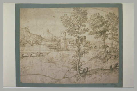 Paysage une tour carré dominant une rivière traversée par deux ponts, image 2/2