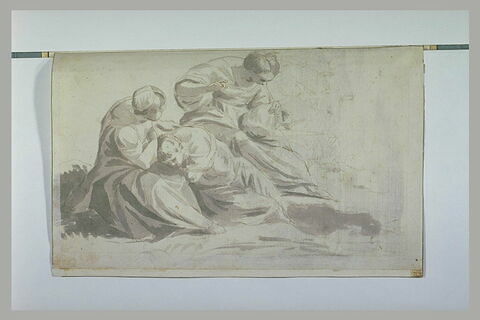 Trois femmes assises, l'une repose la tête sur les genoux de celle de gauche, image 2/2