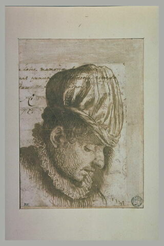 Tête d'homme coiffé d'un bonnet, de profil, la tête penchée en avant, image 1/1
