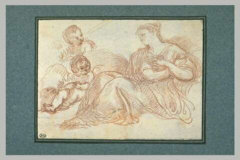 Deux anges tenant des couronnes près d'une femme drapée assise