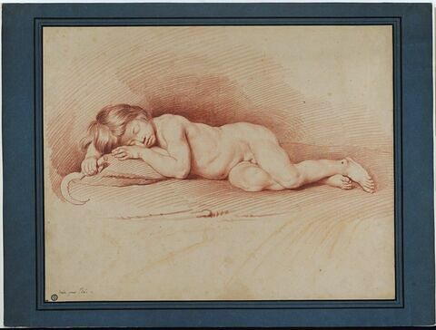 Enfant endormi, tenant une fauçille