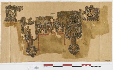 plastron de tunique ; clavus ; tabula ; fragment, image 1/2