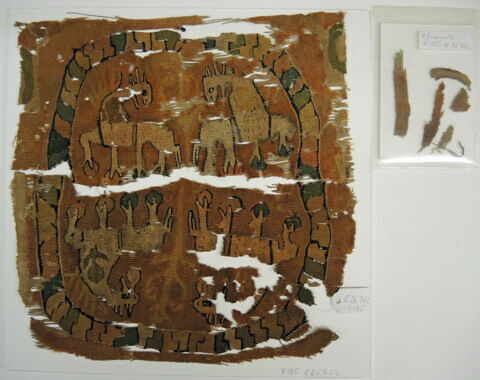 bande décorative d'habillement ; fragments, image 2/2