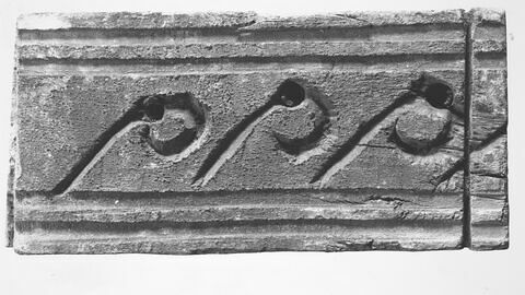 poutre ; décor architectural ; fragment