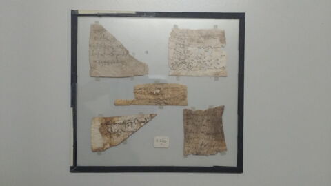 parchemin ; fragment, image 1/2