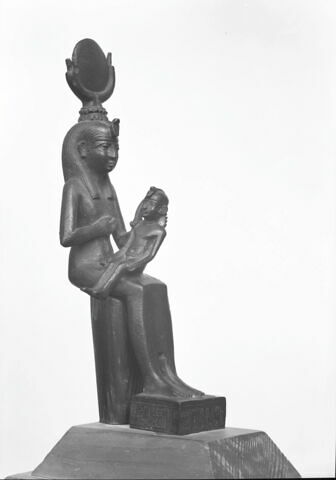 figurine d'Isis allaitant, image 8/8