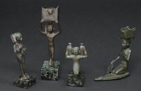 figurine, image 2/2
