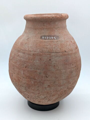 vase, image 2/2