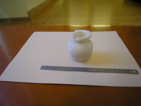 pot ; vase miniature