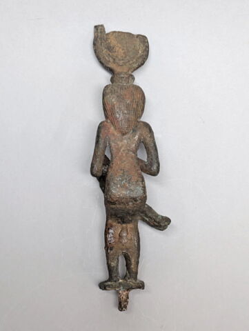 figurine d'Isis allaitant, image 2/5