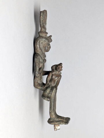 figurine d'Isis allaitant, image 3/5