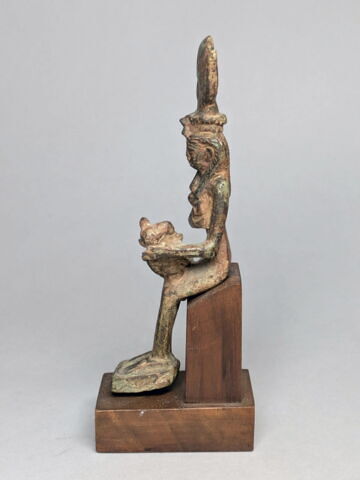 figurine d'Isis allaitant, image 4/4