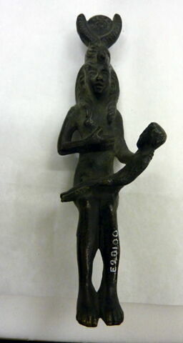 figurine d'Isis allaitant, image 1/1