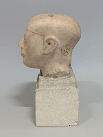 statue, image 2/5
