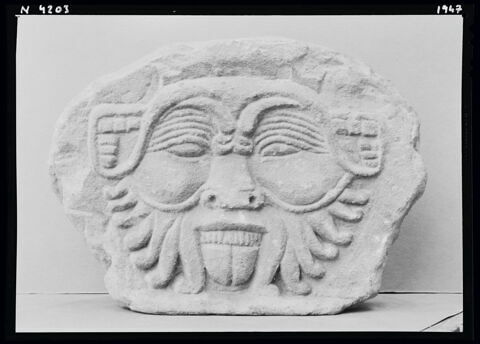 stèle  ; relief mural, image 2/2