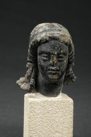 statue
