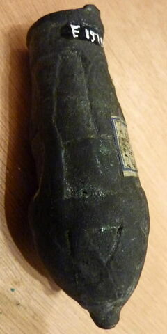 situle à fond floral, image 1/1