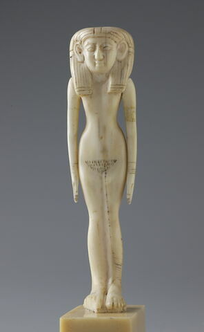 figurine féminine ; statue