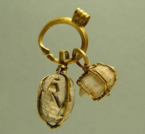 pendentif ; scarabée ; boucle d'oreille