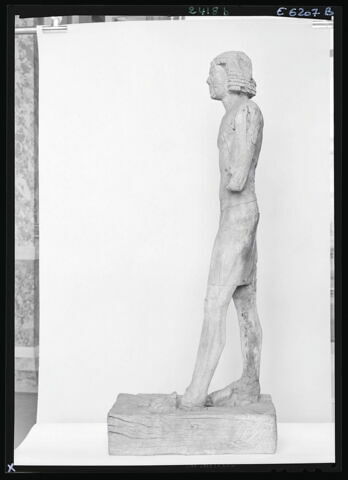 statue, image 3/3