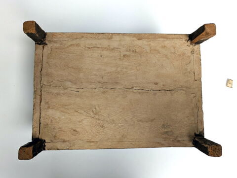 coffre rectangulaire à pieds et corniche ; coffret à couvercle bombé, image 2/5