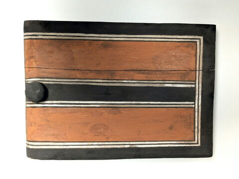 coffre rectangulaire à pieds et corniche ; coffret à couvercle bombé, image 5/5