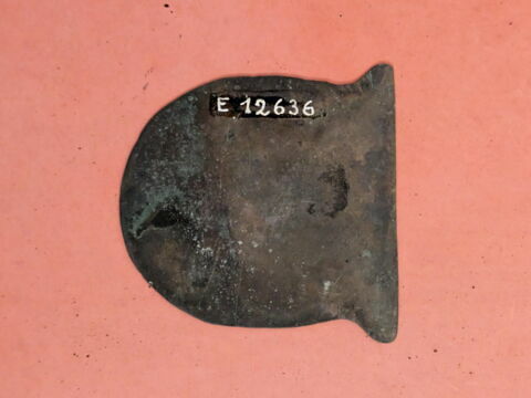 hache en fer à cheval à tenons latéraux ; simulacre, image 2/2