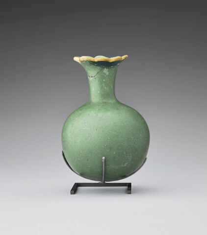 vase plastique, image 2/5