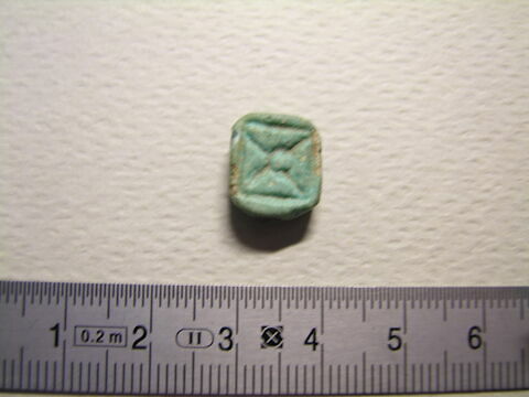 perle en pastille ronde ; amulette