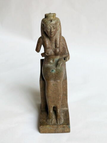 figurine d'Isis allaitant, image 2/5