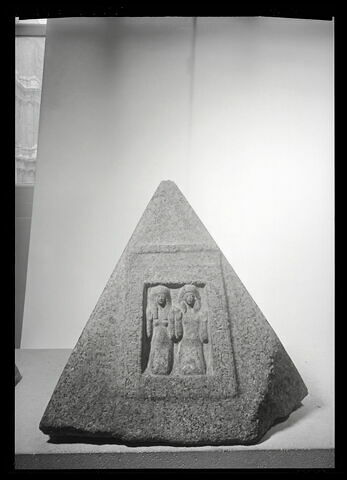 pyramidion, image 5/5